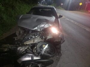 Colisão frontal deixa motociclista gravemente ferido na rodovia Ivo Silveira, em Brusque