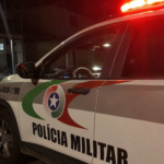 Mulher é levada à delegacia após bebê de 1 ano ser encontrado com lesões em Brusque