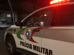 Mulher é levada à delegacia após bebê de 1 ano ser encontrado com lesões em Brusque