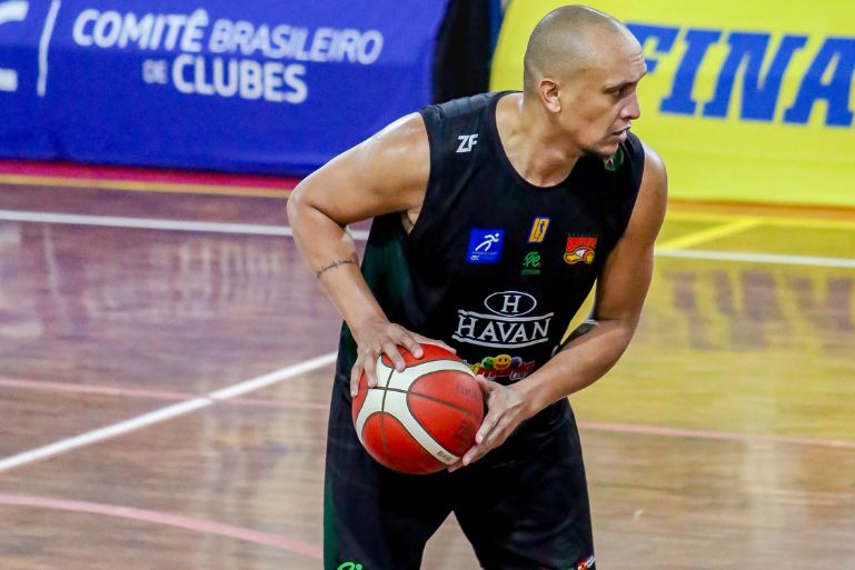 Brusque Basquete vence fora de casa e empata final da Liga Ouro