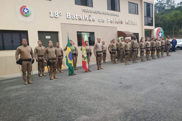 18º BPM celebra 17 anos com homenagens em Brusque