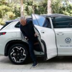 Neymar não treina em apresentação e preocupa a duas semanas da Copa