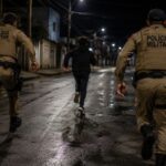 Suspeito tenta fugir, mas acaba detido após jogar pacote com crack em Brusque