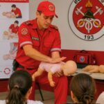 Curso em Brusque orienta famílias sobre como agir em casos de engasgamento