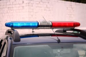 Capacete furtado é identificado pela vítima em moto estacionada e homem vai parar na delegacia