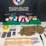 PM apreende mais de 13 quilos de drogas e prende casal em Itajaí