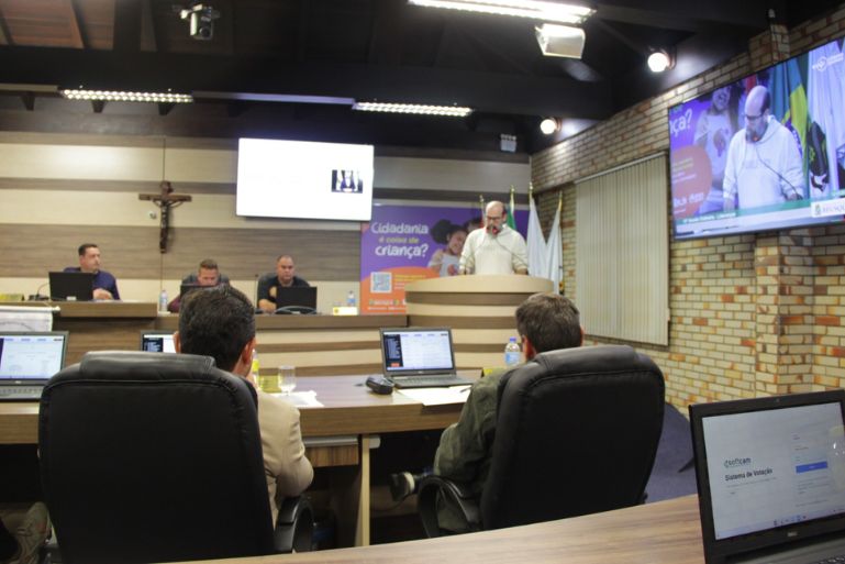 Câmara debate poluição no Itajaí-Mirim e sensação de insegurança na Águas Claras
