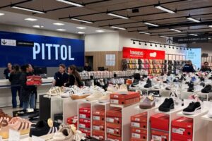 Pittol vende mais de 11 mil pares nos primeiros 45 dias após reabertura em Brusque
