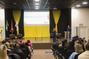 Servidores da Educação participam de capacitação de primeiros socorros em Brusque