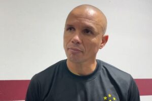 Higo Magalhães pede confiança após primeira derrota do Brusque na Série C