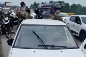 Suspeitos por furto de carro são detidos após perseguição na BR-101