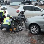 Motociclista fica ferida após colisão em cruzamento de Brusque