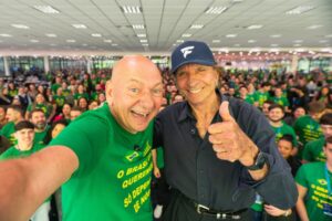 Luciano Hang recebe Emerson Fittipaldi no Centro Administrativo da Havan