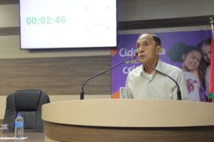 Ex-comunicador da Rádio Araguaia é homenageado na Câmara de Brusque