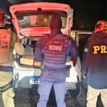 VÍDEO: PRF com apoio da PM e Guarda Municipal apreende 140 kg de cocaína em SC