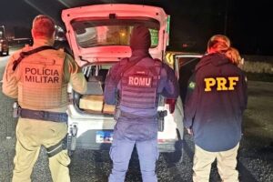 VÍDEO: PRF com apoio da PM e Guarda Municipal apreende 140 kg de cocaína em SC
