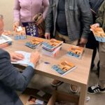 Brusque recebe lançamento de livro sobre o fim da escala 6×1