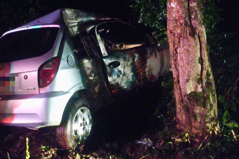 Choque em árvore deixa motorista com suspeita de traumatismo craniano na SC-112