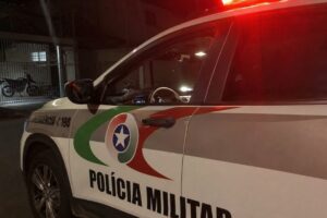 Mulher é levada à delegacia após bebê de 1 ano ser encontrado com lesões em Brusque