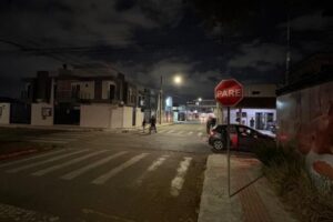 Mulher morre após colisão entre motonetas em cruzamento de Itajaí