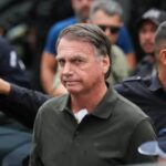 Jair Bolsonaro é internado para cirurgia no ombro