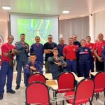 Bombeiros de Brusque passam por treinamento sobre animais peçonhentos