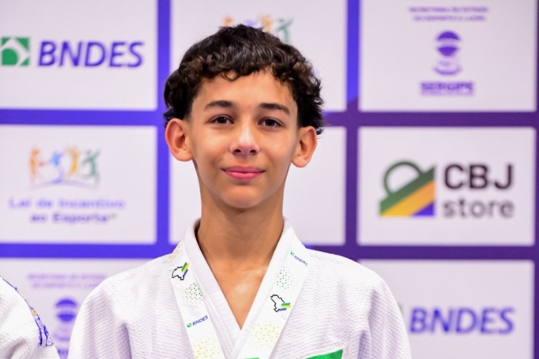 Paulinho garante bronze e vaga no Sul-Americano