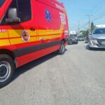 Motociclista é conduzido ao hospital com suspeita de fratura após acidente