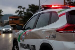 Mulher é atacada na cabeça enquanto amamentava bebê em Blumenau