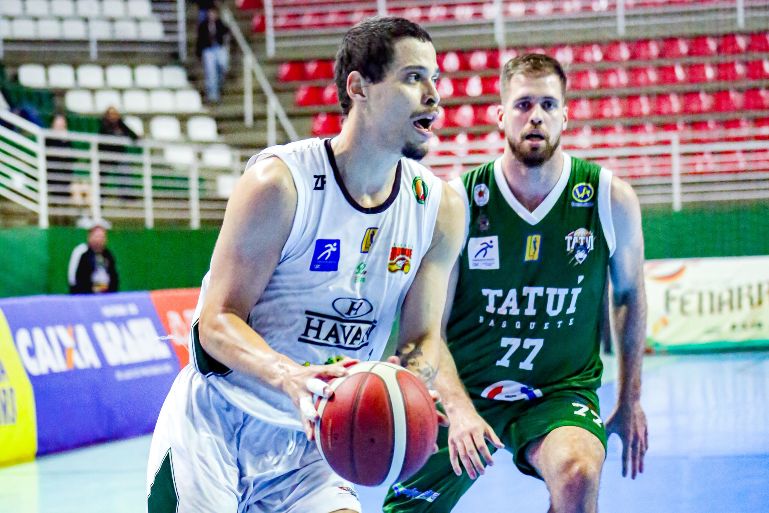 Brusque Basquete perde em casa e fica atrás na final da Liga Ouro