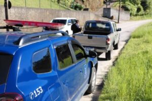 GTB flagra motorista utilizando celular durante condução