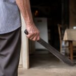 Briga entre avô e neto termina com golpes de facão em Blumenau