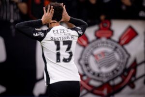 Corinthians derrota Peñarol para seguir 100% na Libertadores