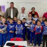 Guabiruba inicia entrega dos uniformes de inverno aos estudantes da Rede Municipal