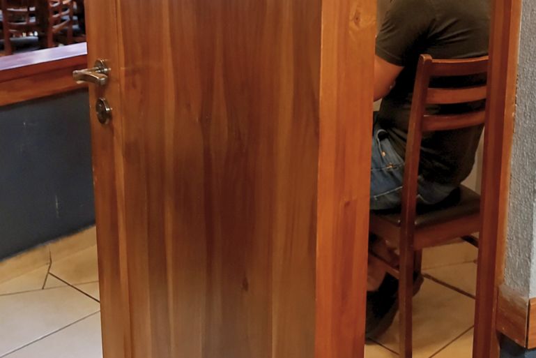Foragido tenta se esconder em restaurante, mas acaba detido pela PM em Brusque