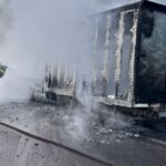Incêndio atinge caminhão na BR-376 e mobiliza bombeiros na divisa entre SC e PR