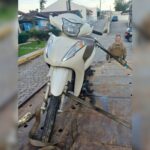 Homem é levado à delegacia após polícia encontrar Honda Biz furtada em Brusque