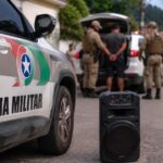 PM prende homem por perturbação do sossego e desacato em Brusque
