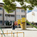 Ataque com faca em escola termina com condenação judicial e indenização à vítima em SC