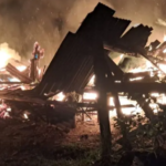 Homem morre carbonizado após incêndio destruir casa em Canelinha