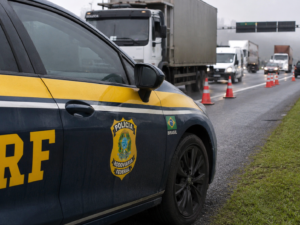 Acidente na BR-101 deixa duas mortes e 17 km de fila em Itajaí