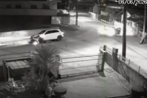 Vídeo registra acidente entre dois veículos e gera discussão entre envolvidas em Guabiruba