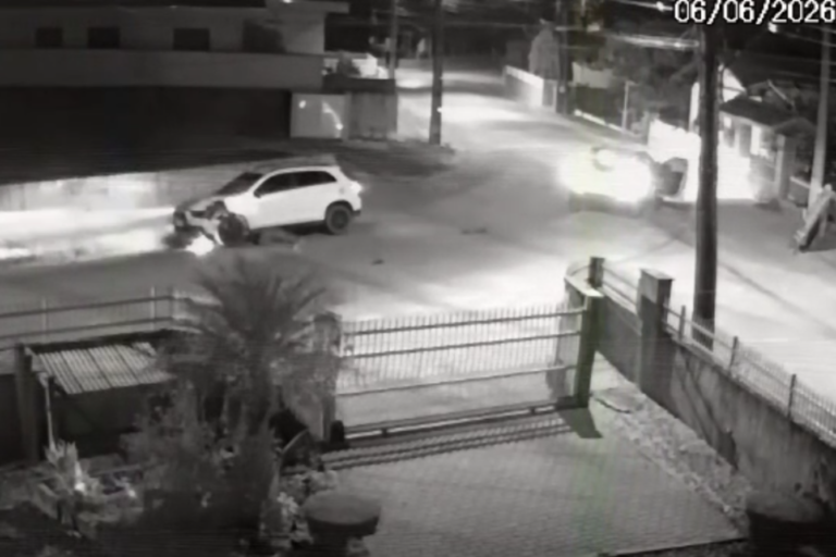 Vídeo registra acidente entre dois veículos e gera discussão entre envolvidas em Guabiruba
