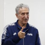 Técnico do tetra, Parreira apresenta melhora, mas permanece na UTI