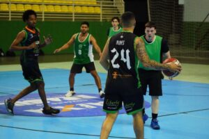 Jogos Comunitários começam com disputas do basquete masculino