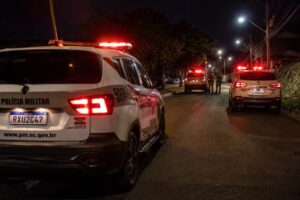 Grupo armado faz reféns em tentativa de assalto a banco no Alto Vale