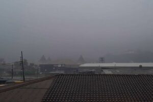 Frente fria provoca chuva em Brusque; Defesa Civil monitora a situação