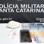 Homem é detido após PM localizar drogas em carro e casa no Bairro Dom Joaquim