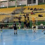 Vôlei masculino agita os Jogos Comunitários com quatro partidas na Arena Brusque