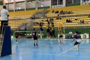 Vôlei masculino agita os Jogos Comunitários com quatro partidas na Arena Brusque